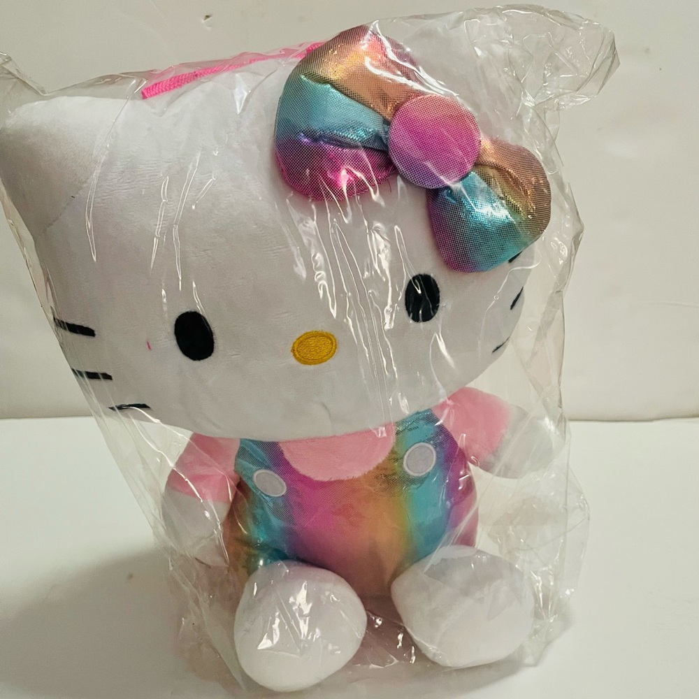 Hello Kitty Plush Backpack - Picture 7 of 7